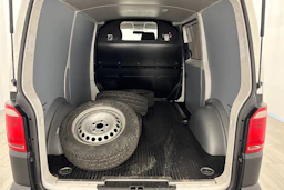 valkoinen Volkswagen Transporter 2019 kuva 23.