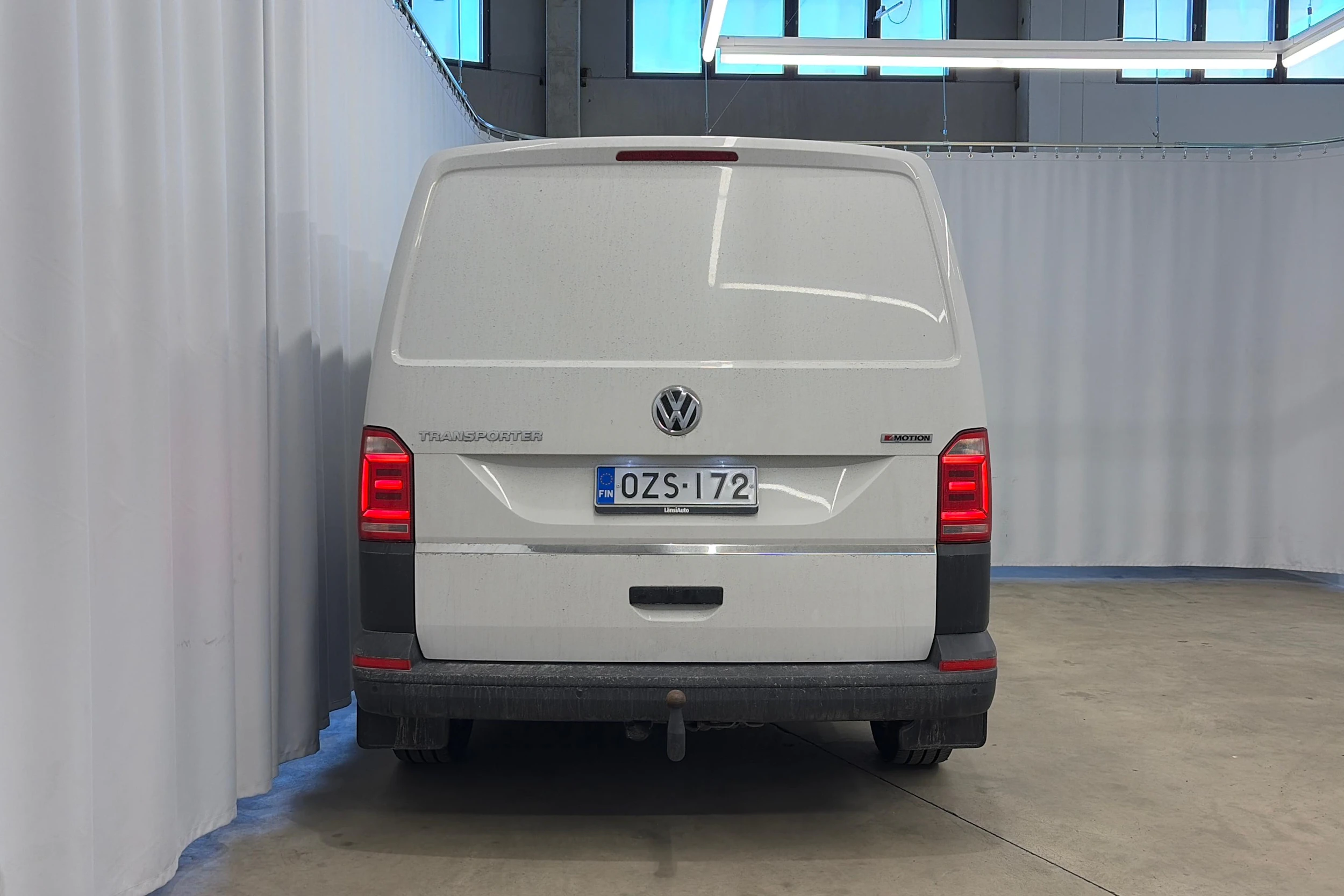 valkoinen Volkswagen Transporter 2019 kuva 3.