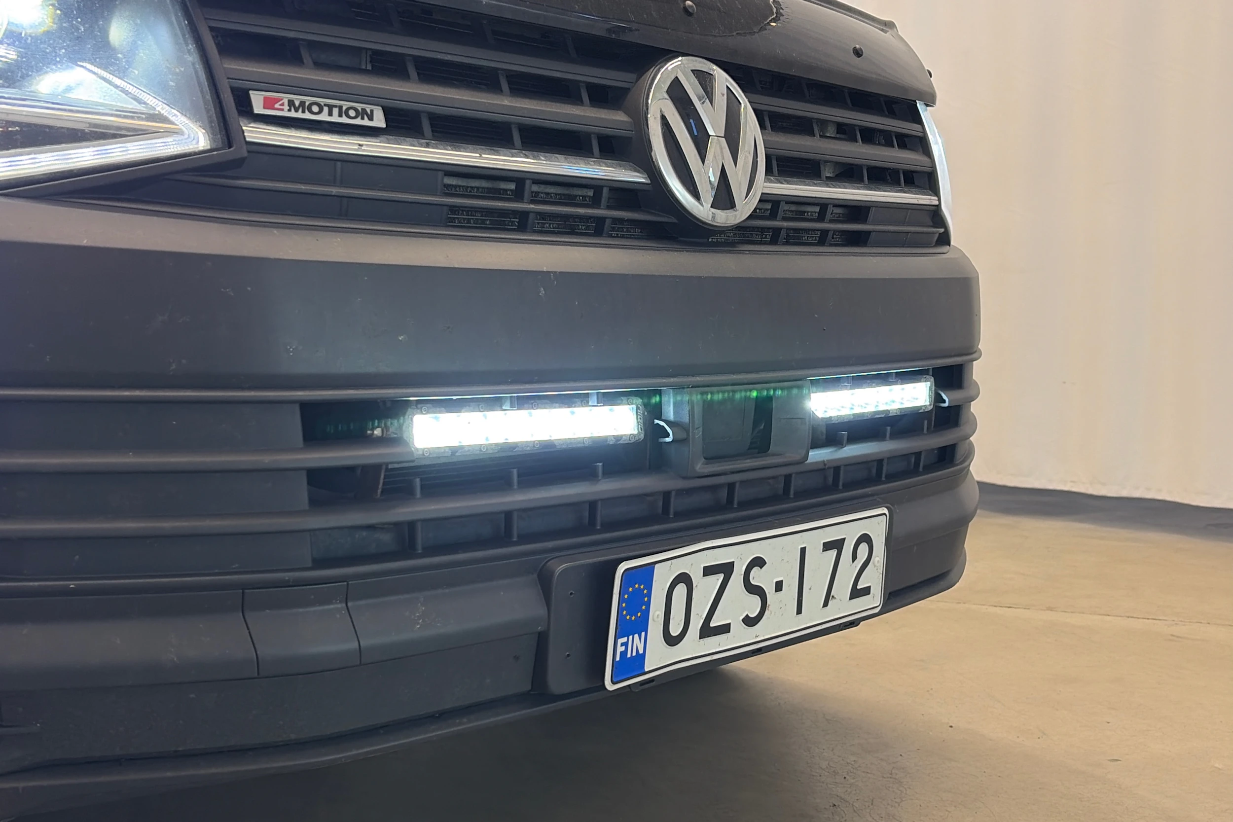 valkoinen Volkswagen Transporter 2019 kuva 7.