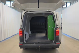 valkoinen Volkswagen Transporter 2019 kuva 8.