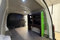 valkoinen Volkswagen Transporter 2019 kuva 9.