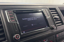 valkoinen Volkswagen Transporter 2019 kuva 19.