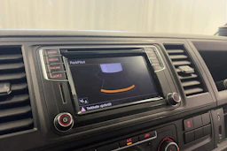 valkoinen Volkswagen Transporter 2019 kuva 20.