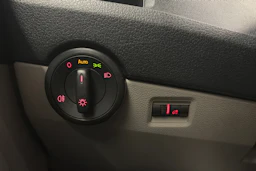 valkoinen Volkswagen Transporter 2019 kuva 22.
