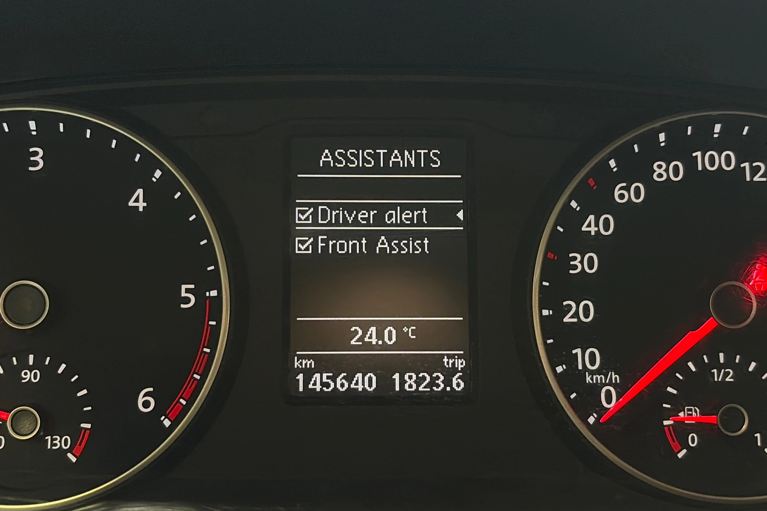 valkoinen Volkswagen Transporter 2019 kuva 24.