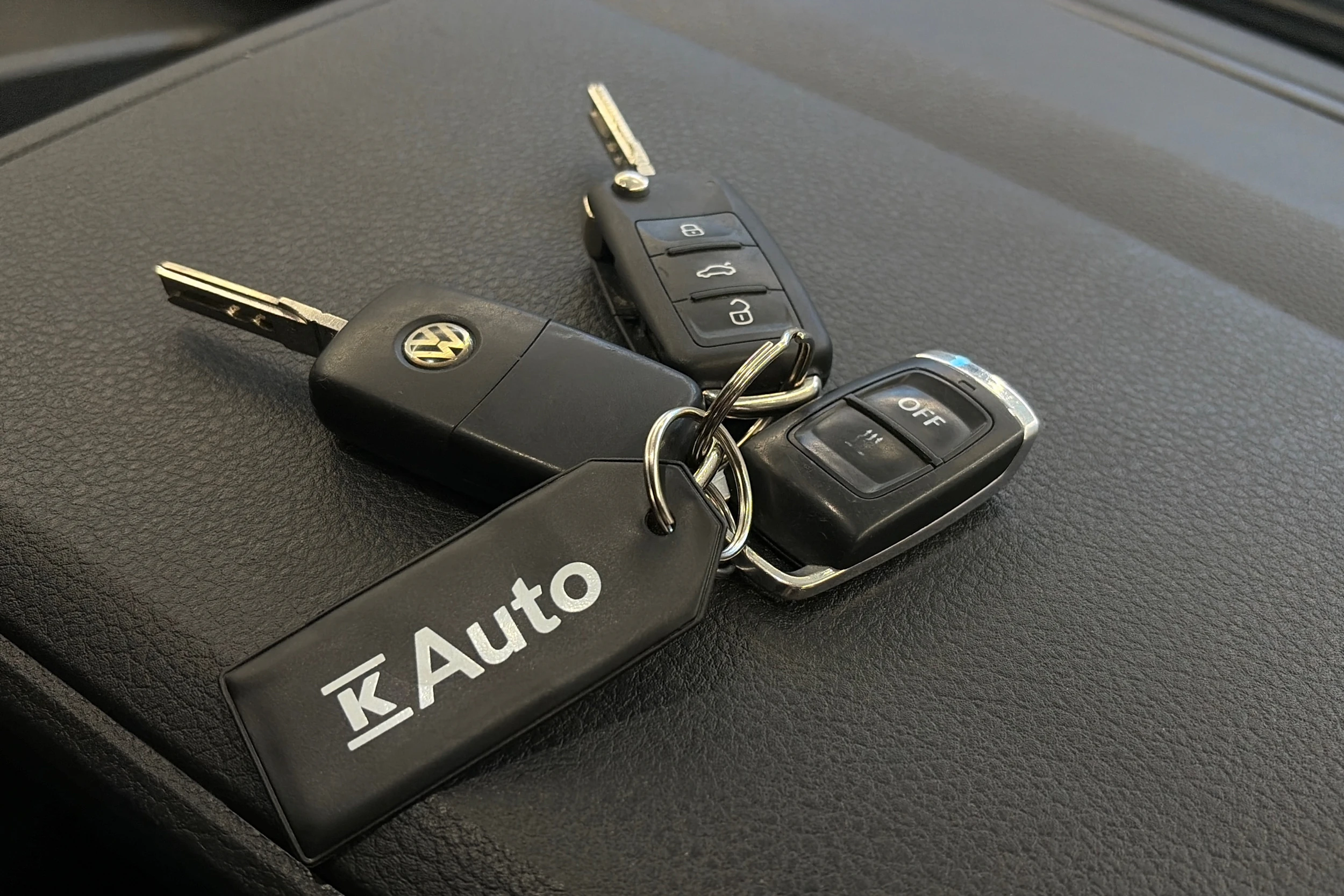 valkoinen Volkswagen Transporter 2019 kuva 28.