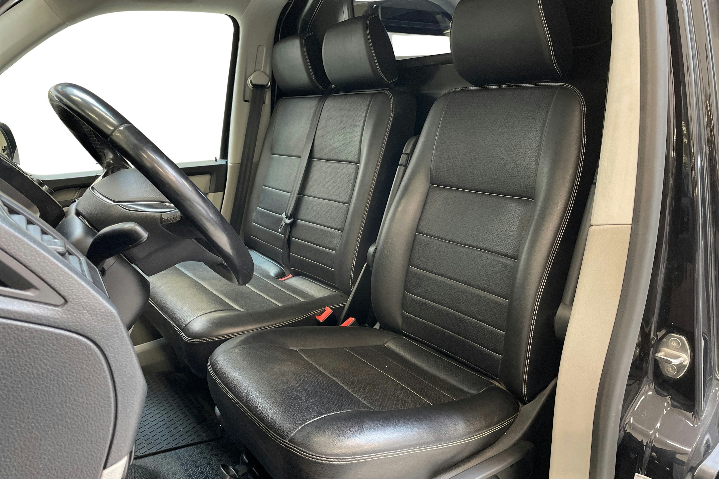 musta Volkswagen Transporter 2019 kuva 9.