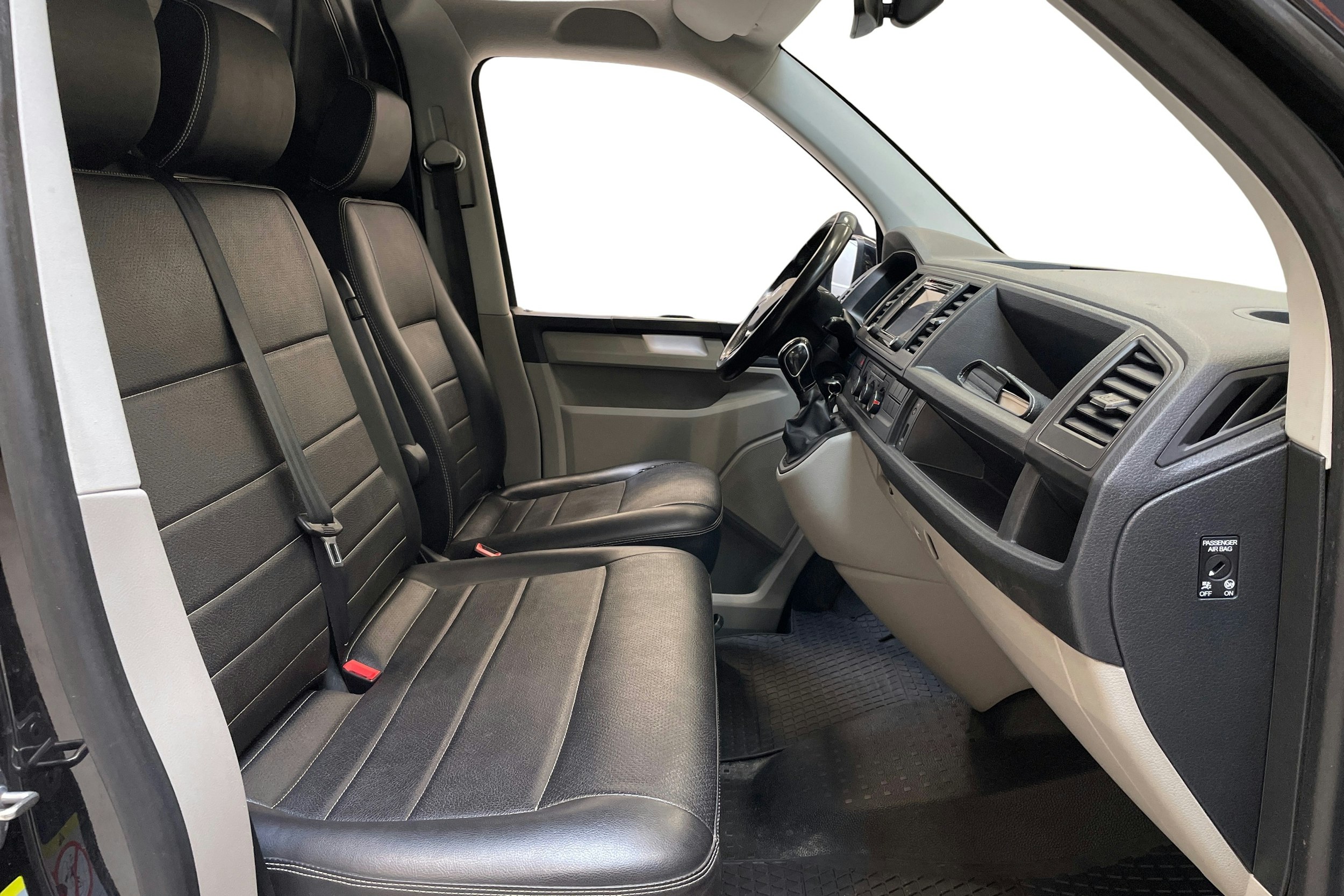 musta Volkswagen Transporter 2019 kuva 10.