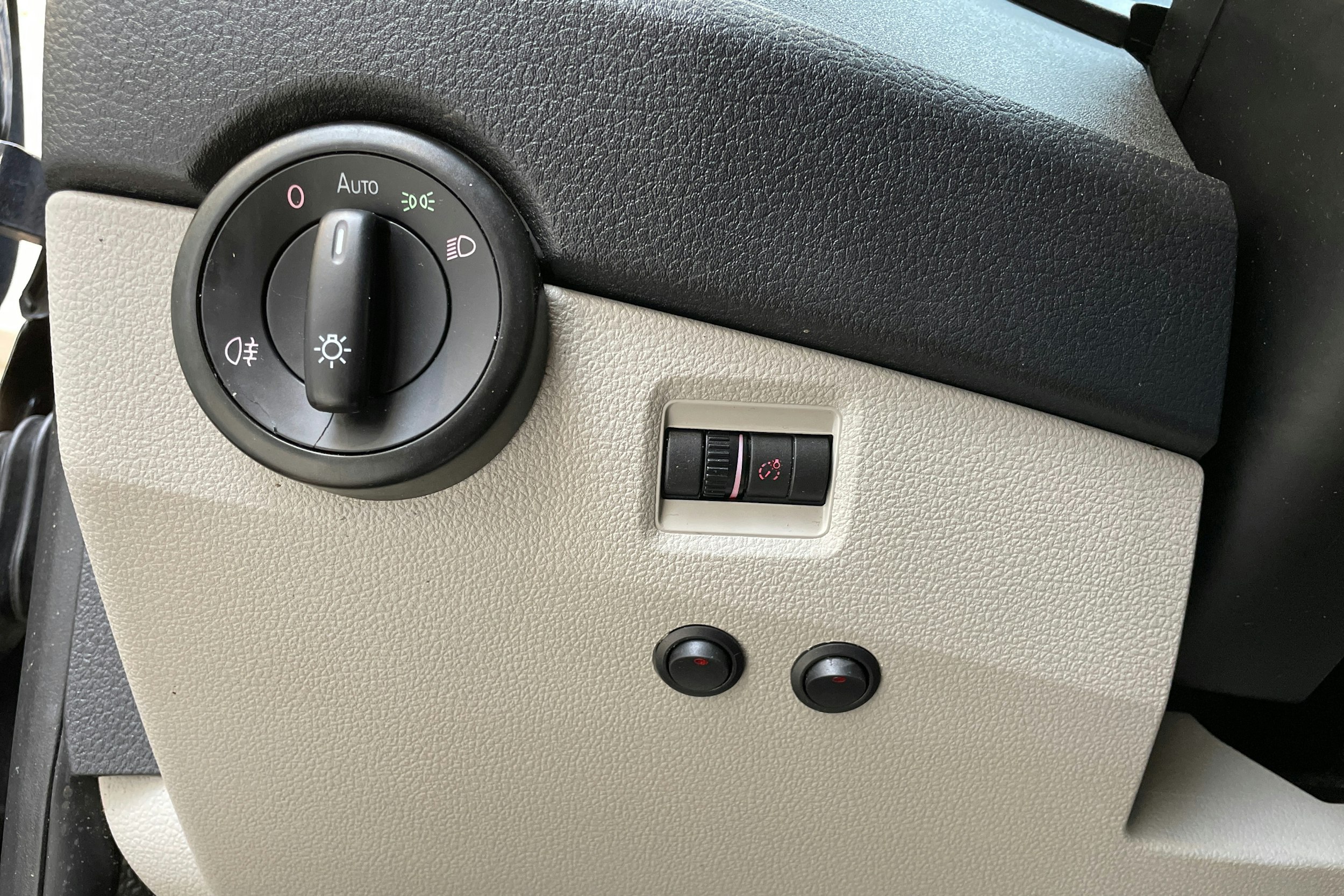 musta Volkswagen Transporter 2019 kuva 15.