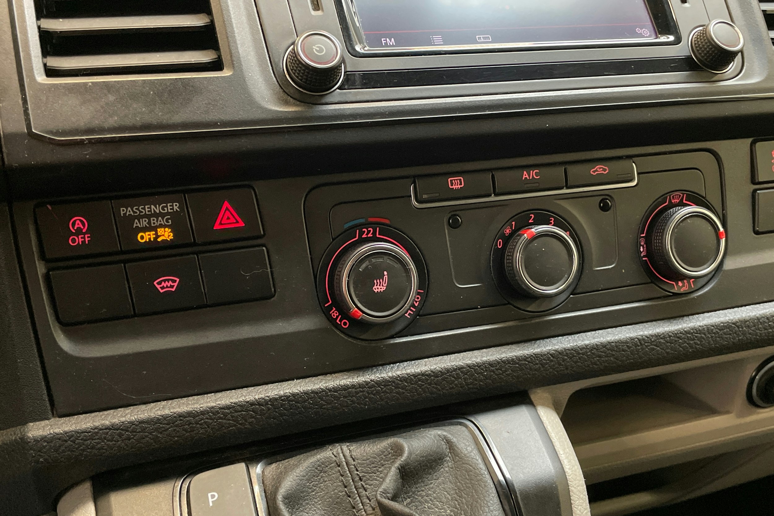 musta Volkswagen Transporter 2019 kuva 20.