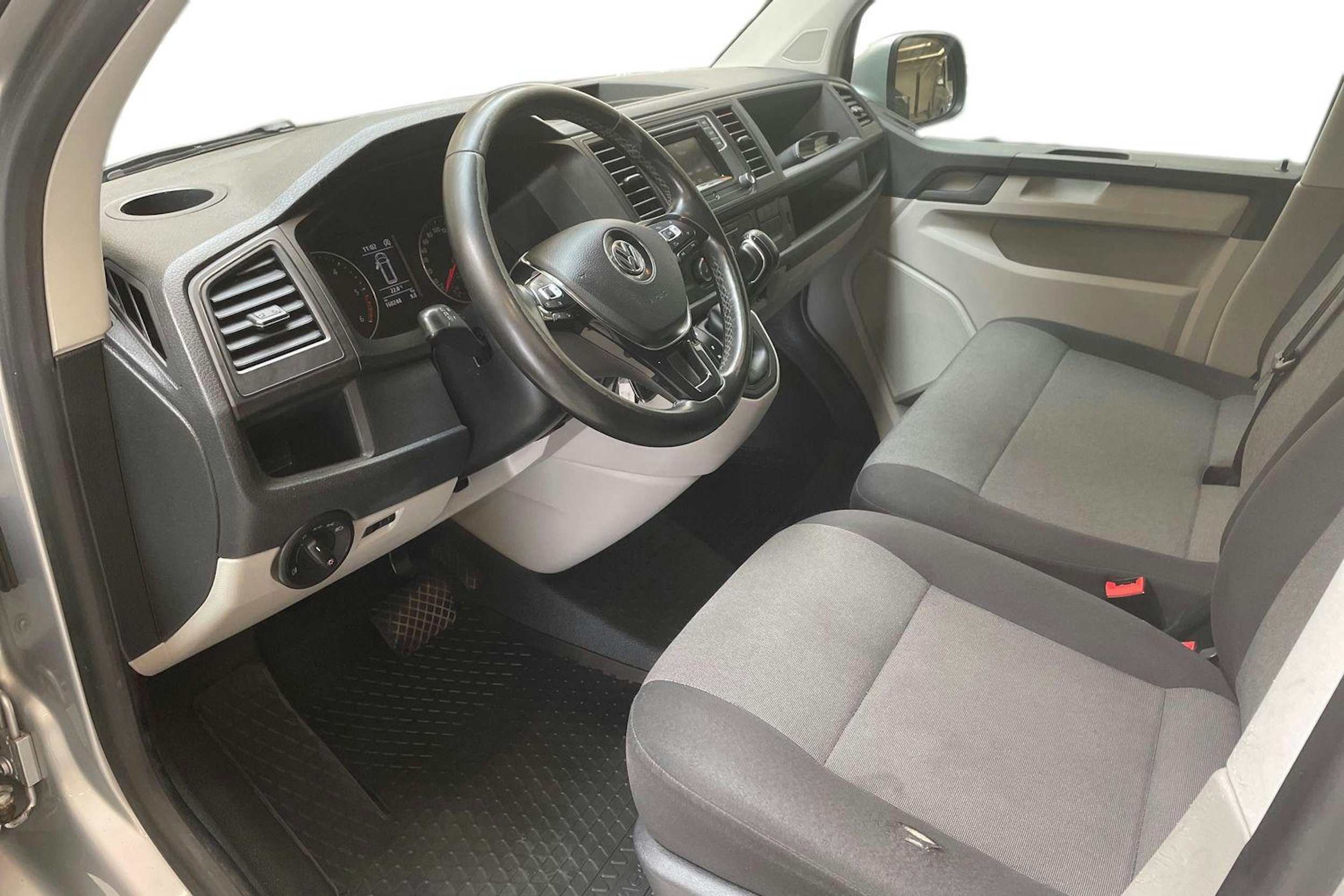 hopea Volkswagen Transporter 2019 kuva 7.