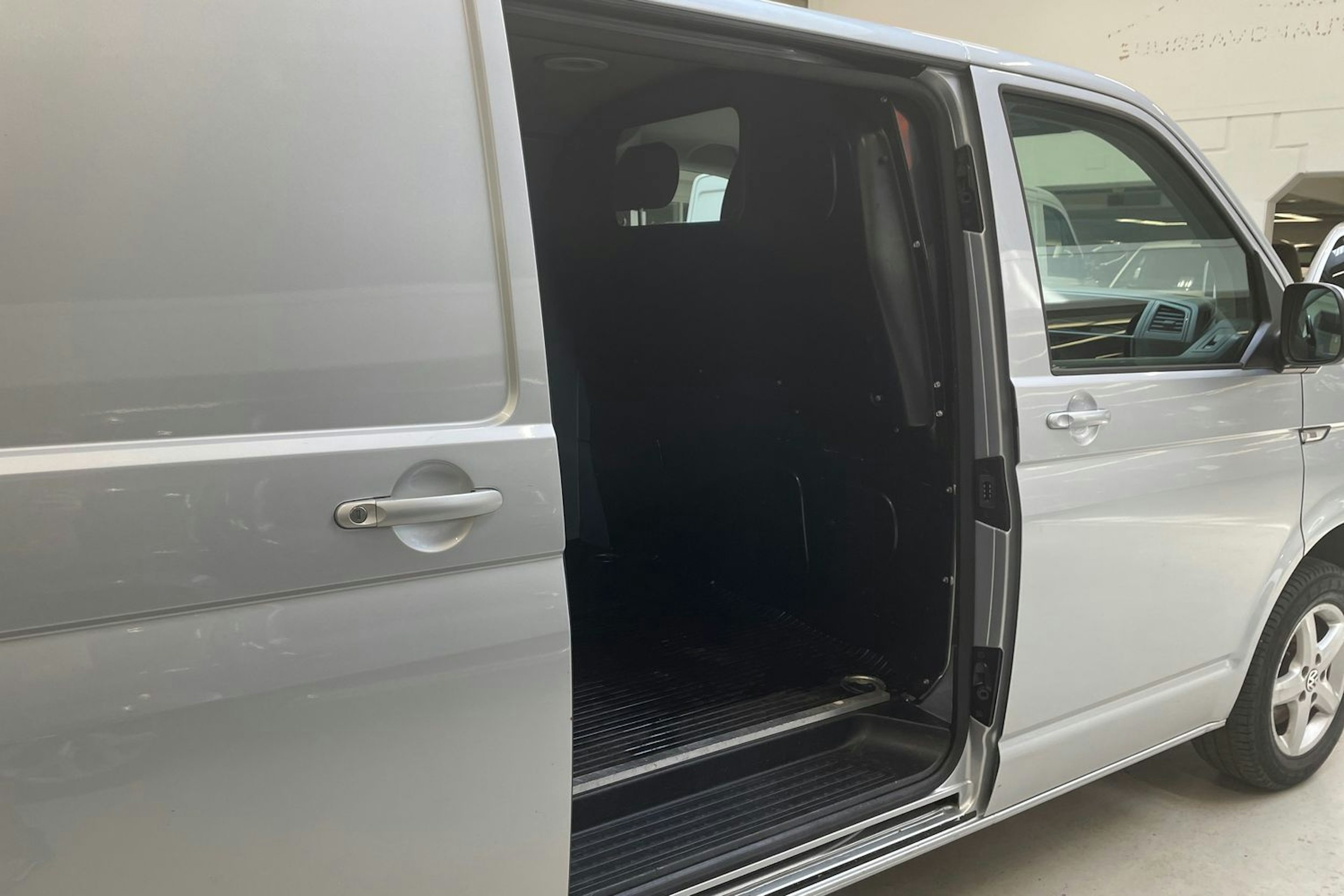 hopea Volkswagen Transporter 2019 kuva 14.