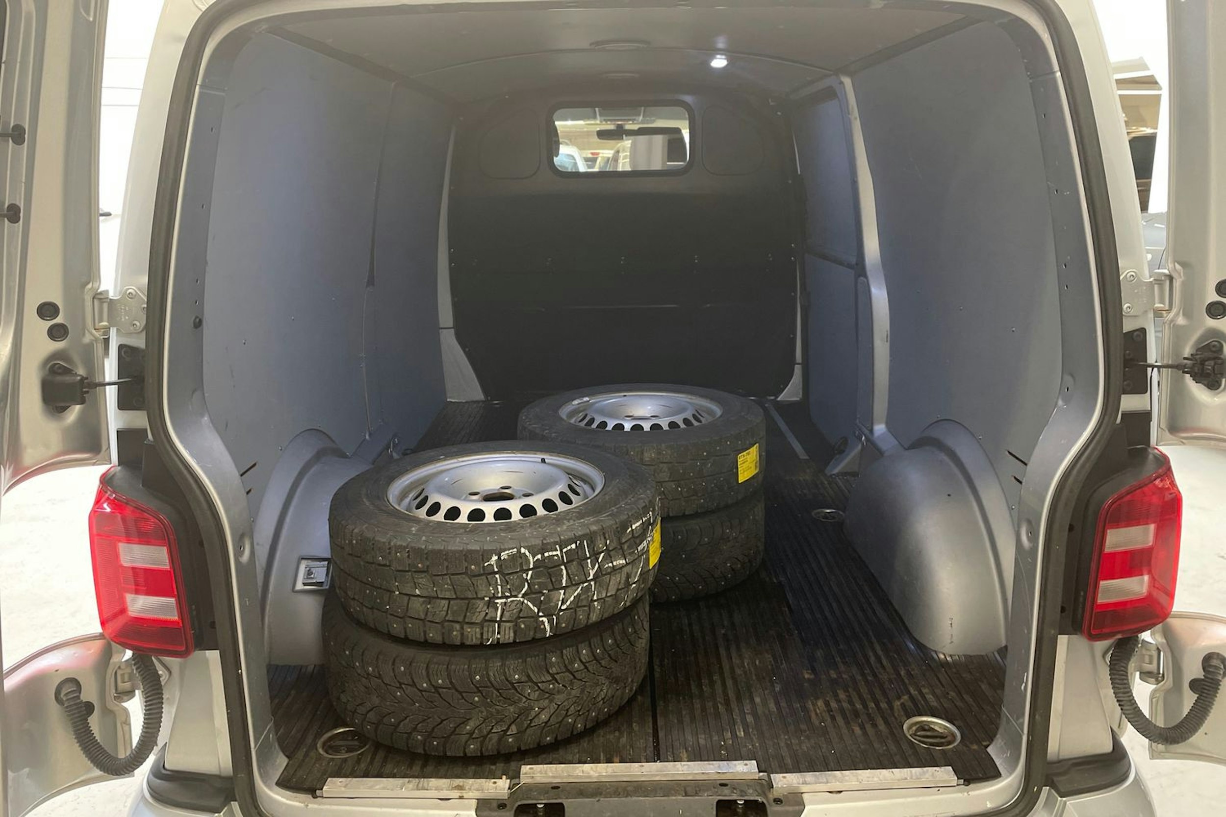 hopea Volkswagen Transporter 2019 kuva 16.