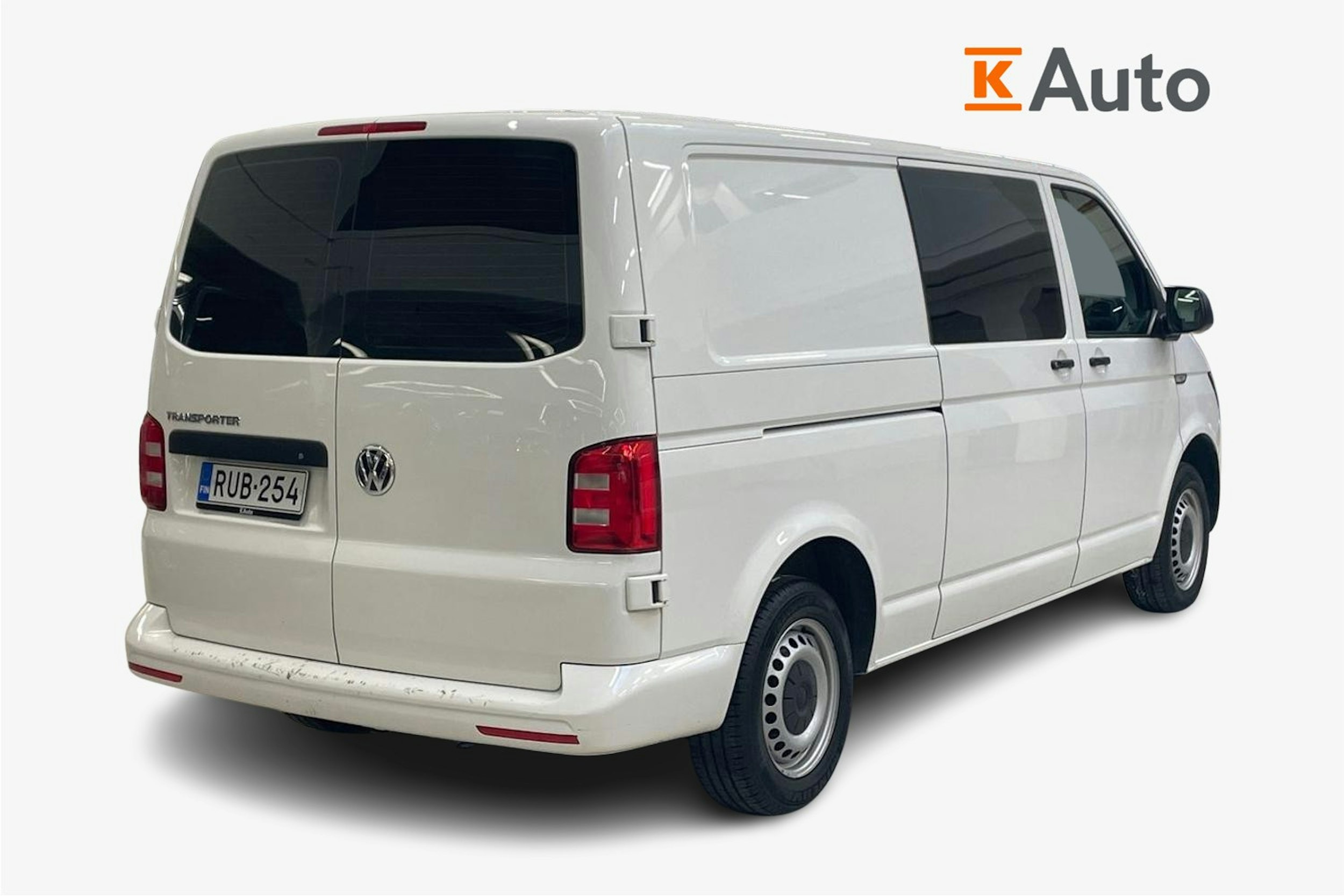 valkoinen Volkswagen Transporter 2019 kuva 2.