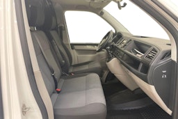 valkoinen Volkswagen Transporter 2019 kuva 10.