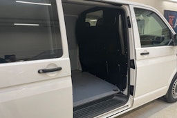 valkoinen Volkswagen Transporter 2019 kuva 14.