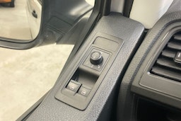 valkoinen Volkswagen Transporter 2019 kuva 17.