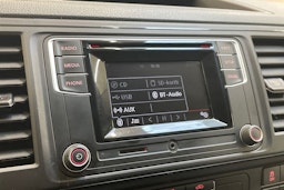 valkoinen Volkswagen Transporter 2019 kuva 18.