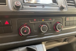 valkoinen Volkswagen Transporter 2019 kuva 19.