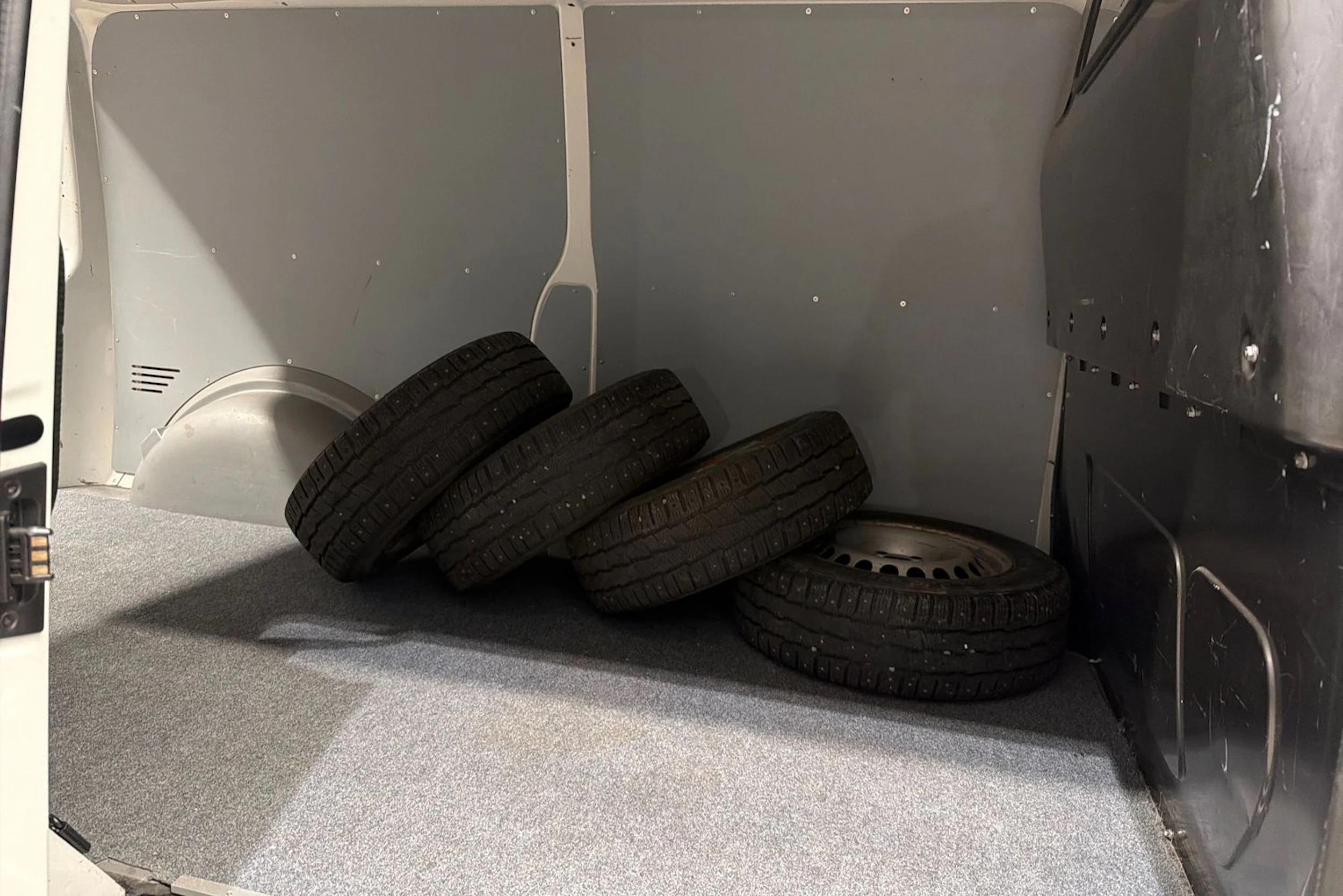 Valkoinen Volkswagen TRANSPORTER 2019 kuva 17.