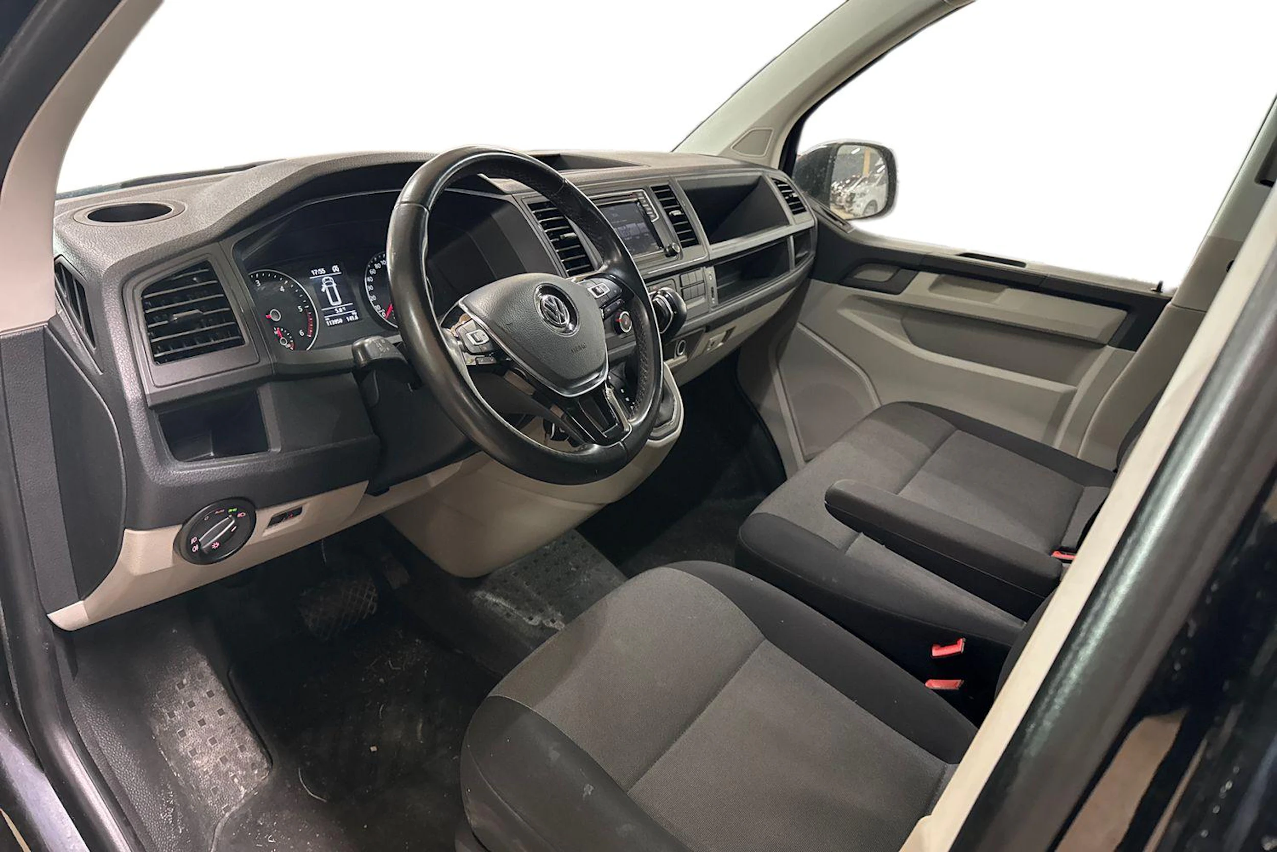 musta Volkswagen Transporter 2019 kuva 3.