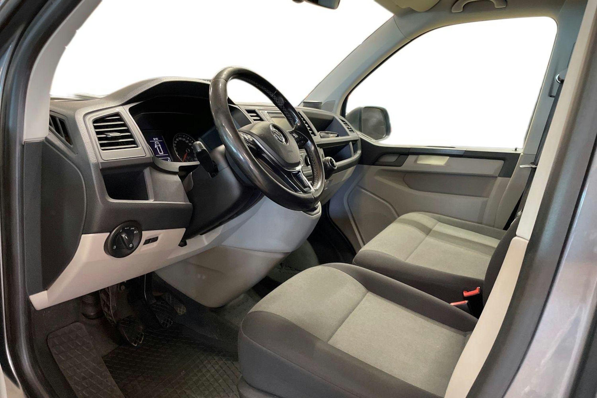 harmaa Volkswagen Transporter 2019 kuva 7.
