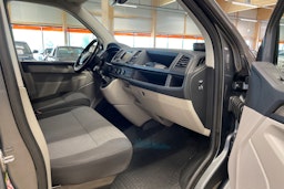 harmaa Volkswagen Transporter 2019 kuva 15.