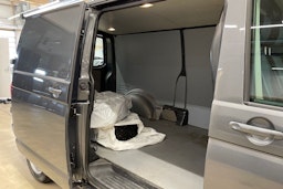 harmaa Volkswagen Transporter 2019 kuva 17.