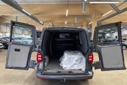 harmaa Volkswagen Transporter 2019 kuva 20.