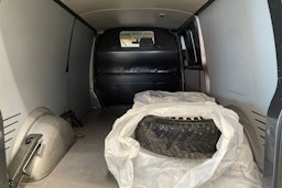 harmaa Volkswagen Transporter 2019 kuva 21.