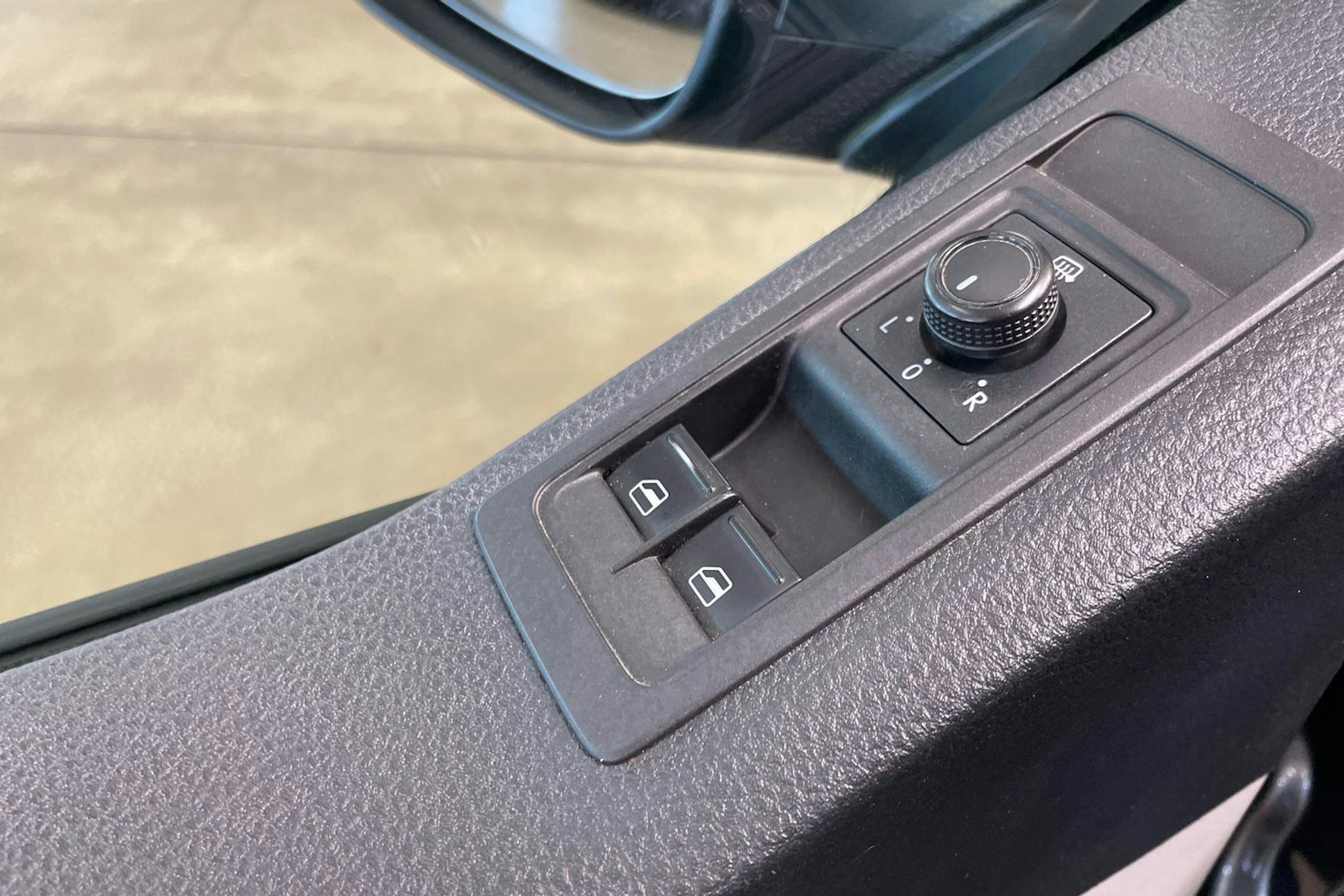 harmaa Volkswagen Transporter 2019 kuva 23.
