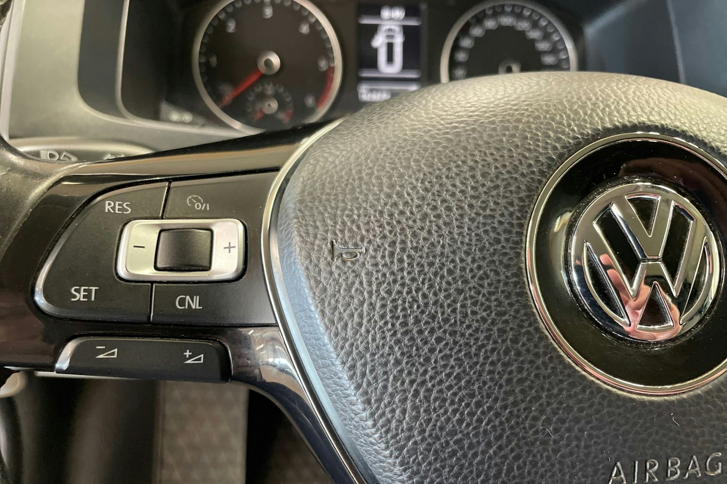 harmaa Volkswagen Transporter 2019 kuva 25.
