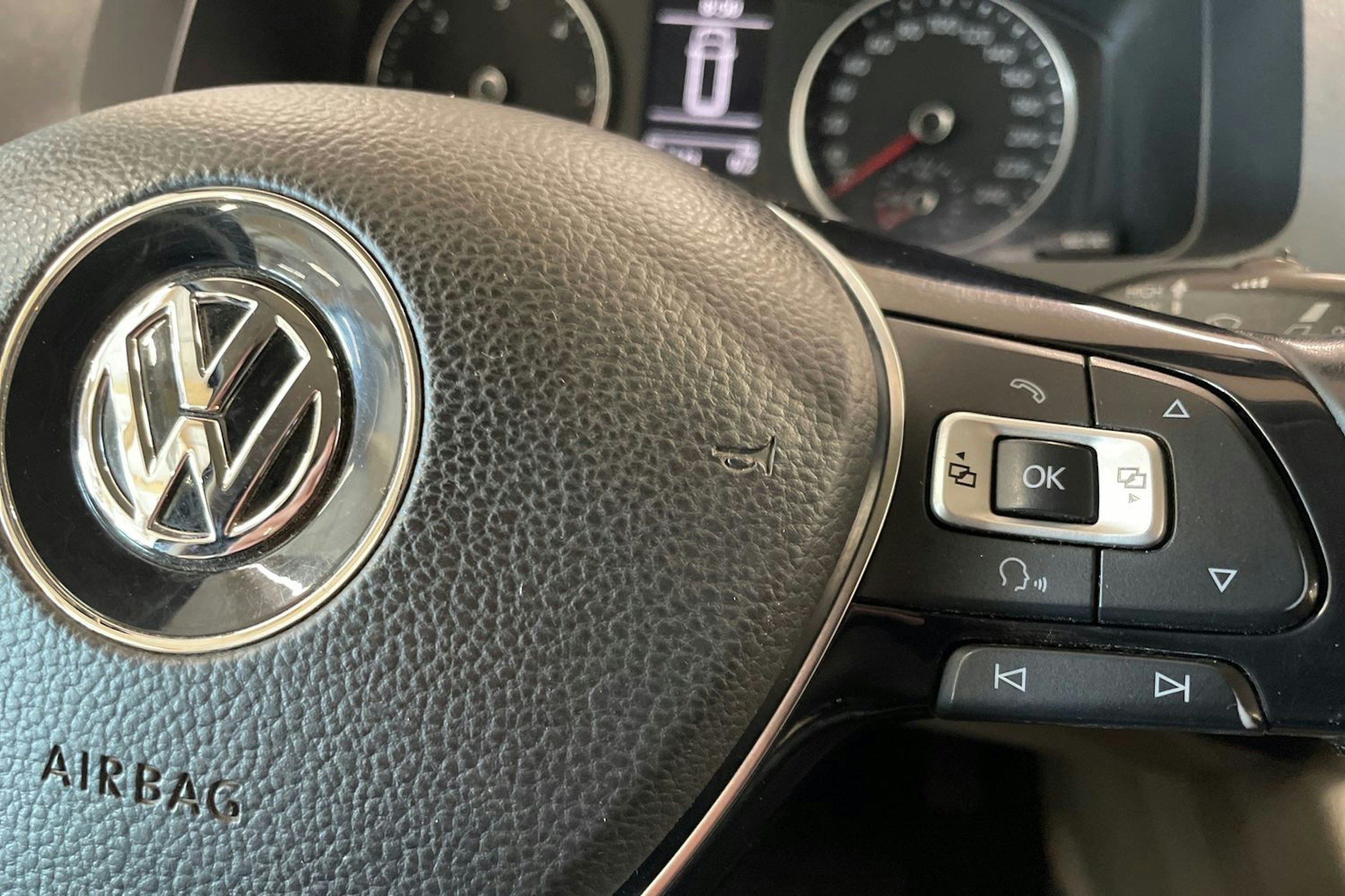 harmaa Volkswagen Transporter 2019 kuva 26.