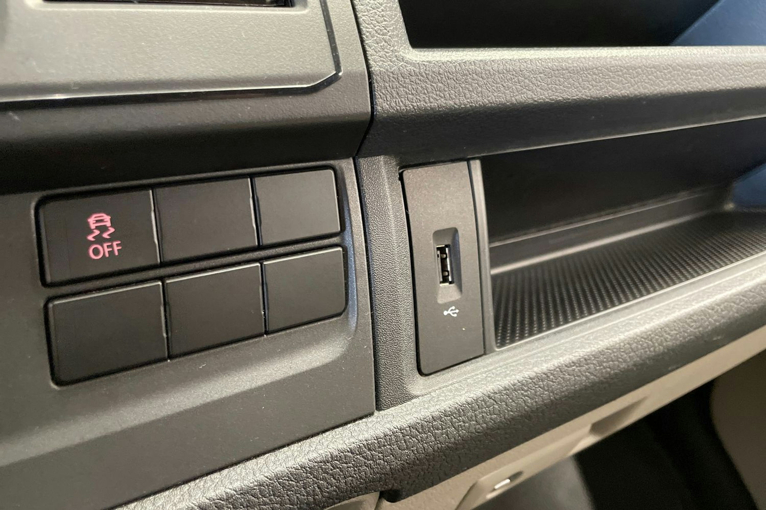 harmaa Volkswagen Transporter 2019 kuva 32.
