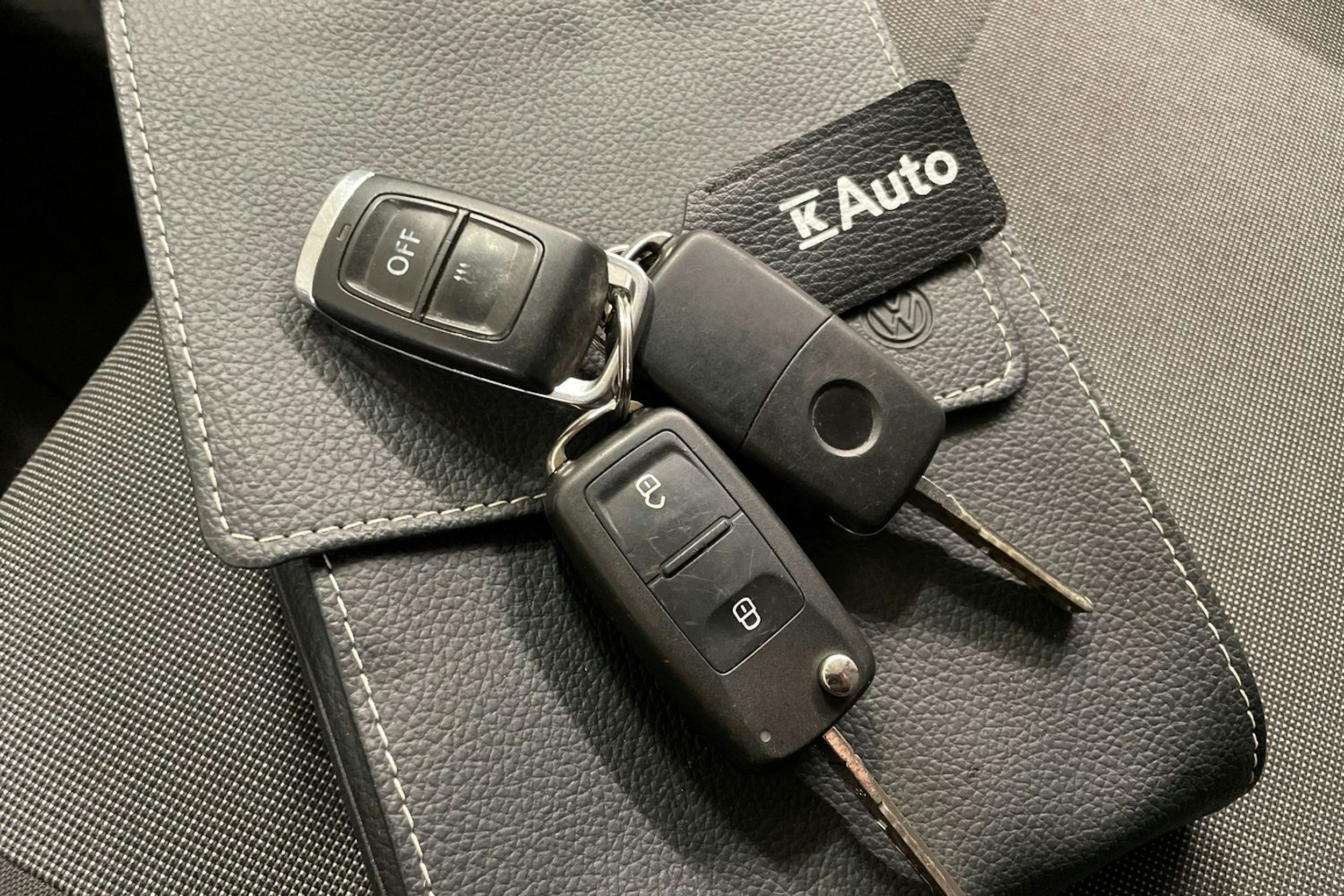 harmaa Volkswagen Transporter 2019 kuva 34.