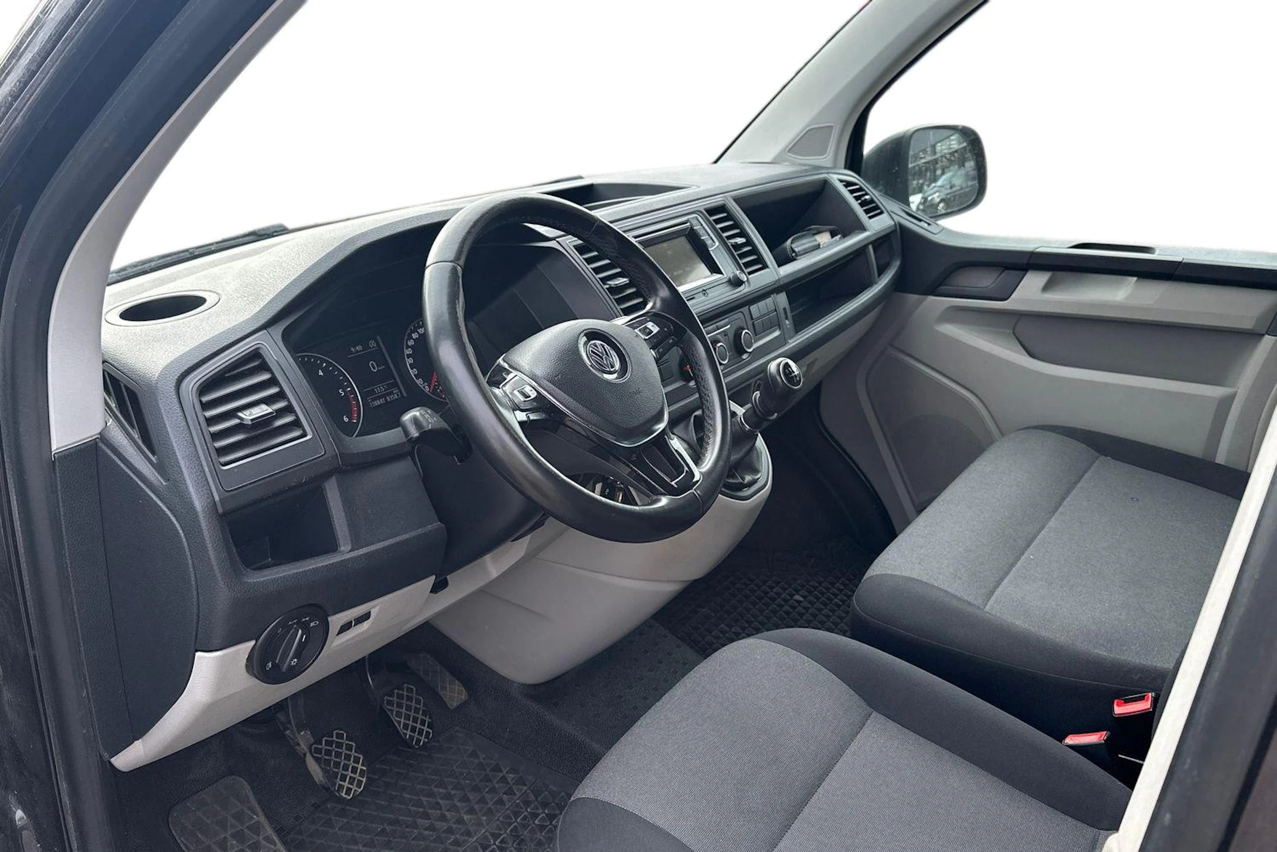 musta Volkswagen Transporter 2019 kuva 3.