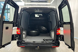 musta Volkswagen Transporter 2019 kuva 10.