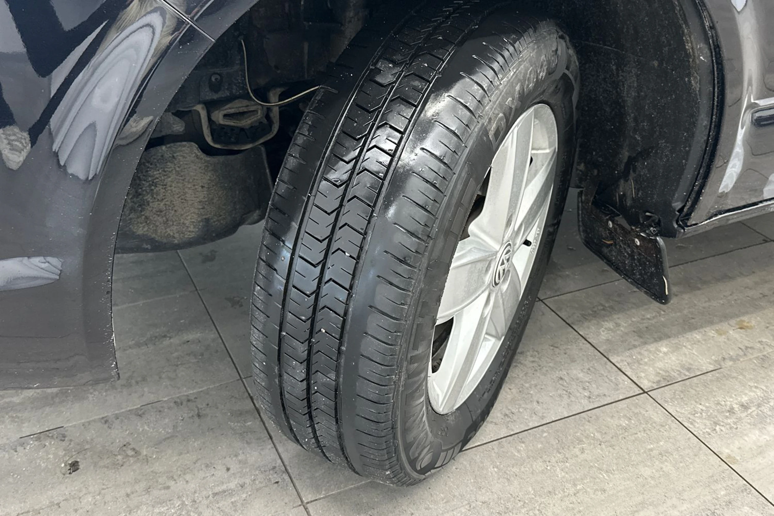 musta Volkswagen Transporter 2019 kuva 20.