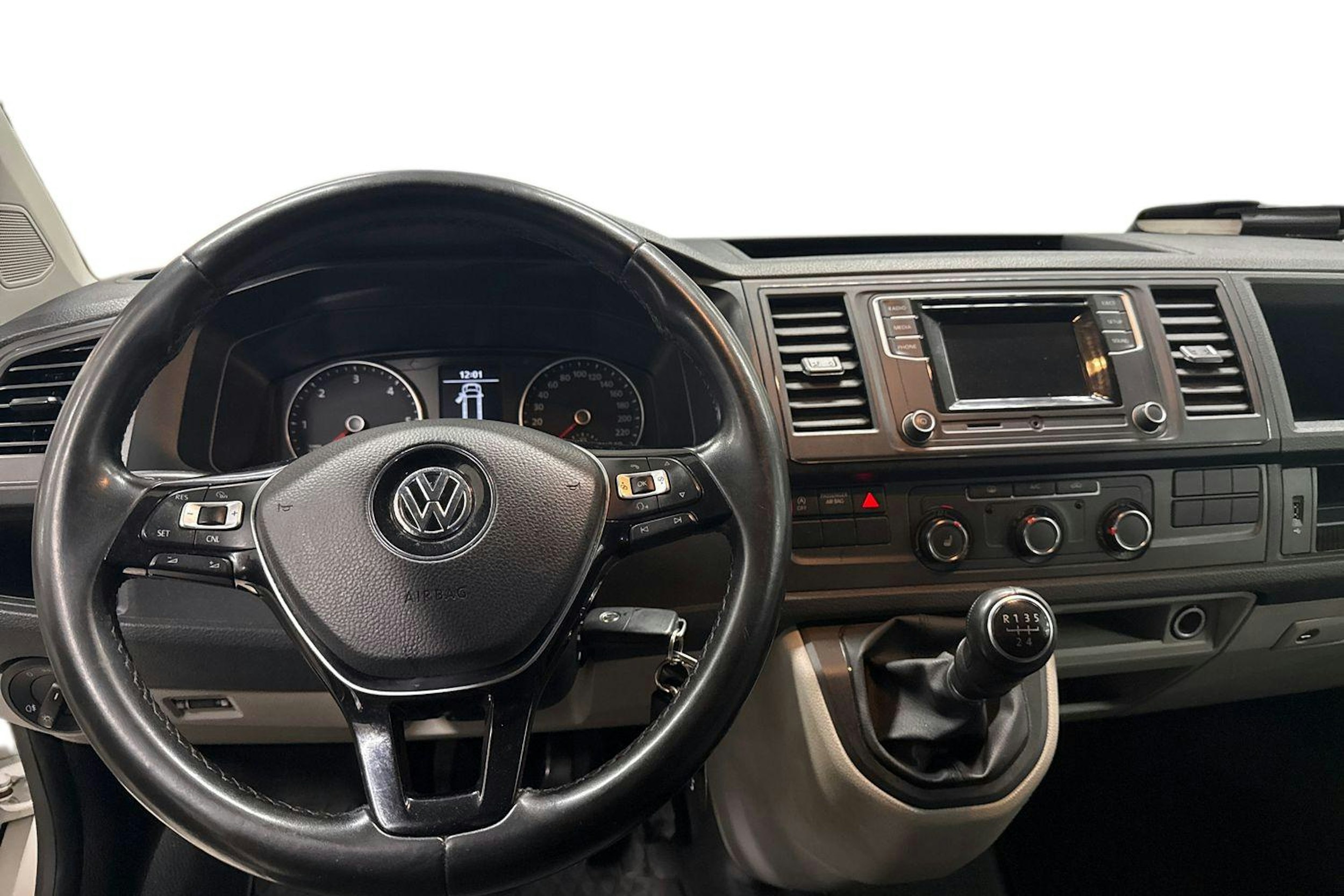 valkoinen Volkswagen Transporter 2019 kuva 9.