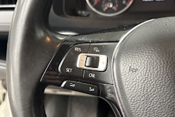 valkoinen Volkswagen Transporter 2019 kuva 16.