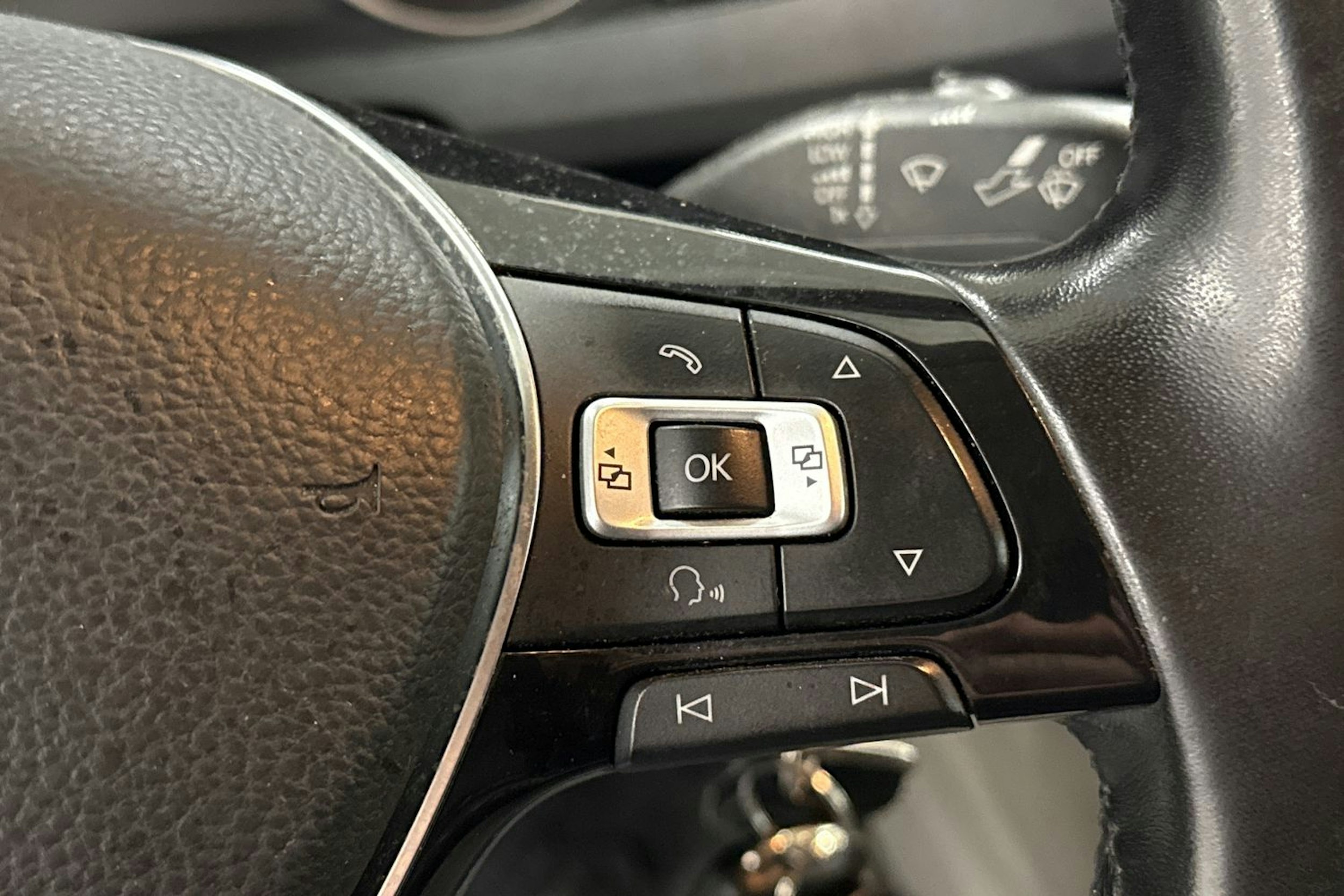 valkoinen Volkswagen Transporter 2019 kuva 17.