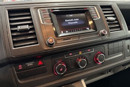 valkoinen Volkswagen Transporter 2019 kuva 18.