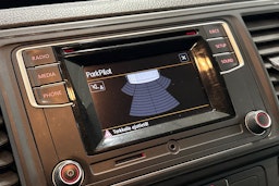 valkoinen Volkswagen Transporter 2019 kuva 19.