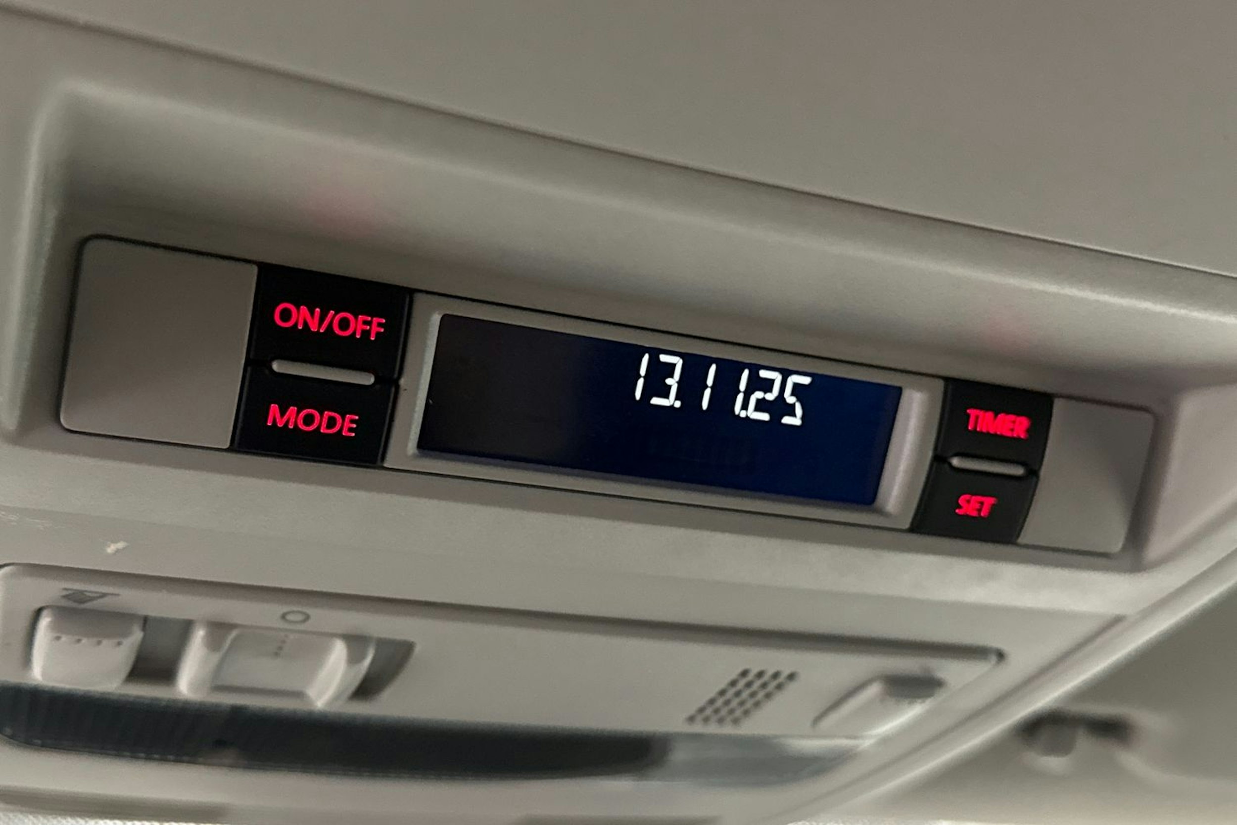 valkoinen Volkswagen Transporter 2019 kuva 20.