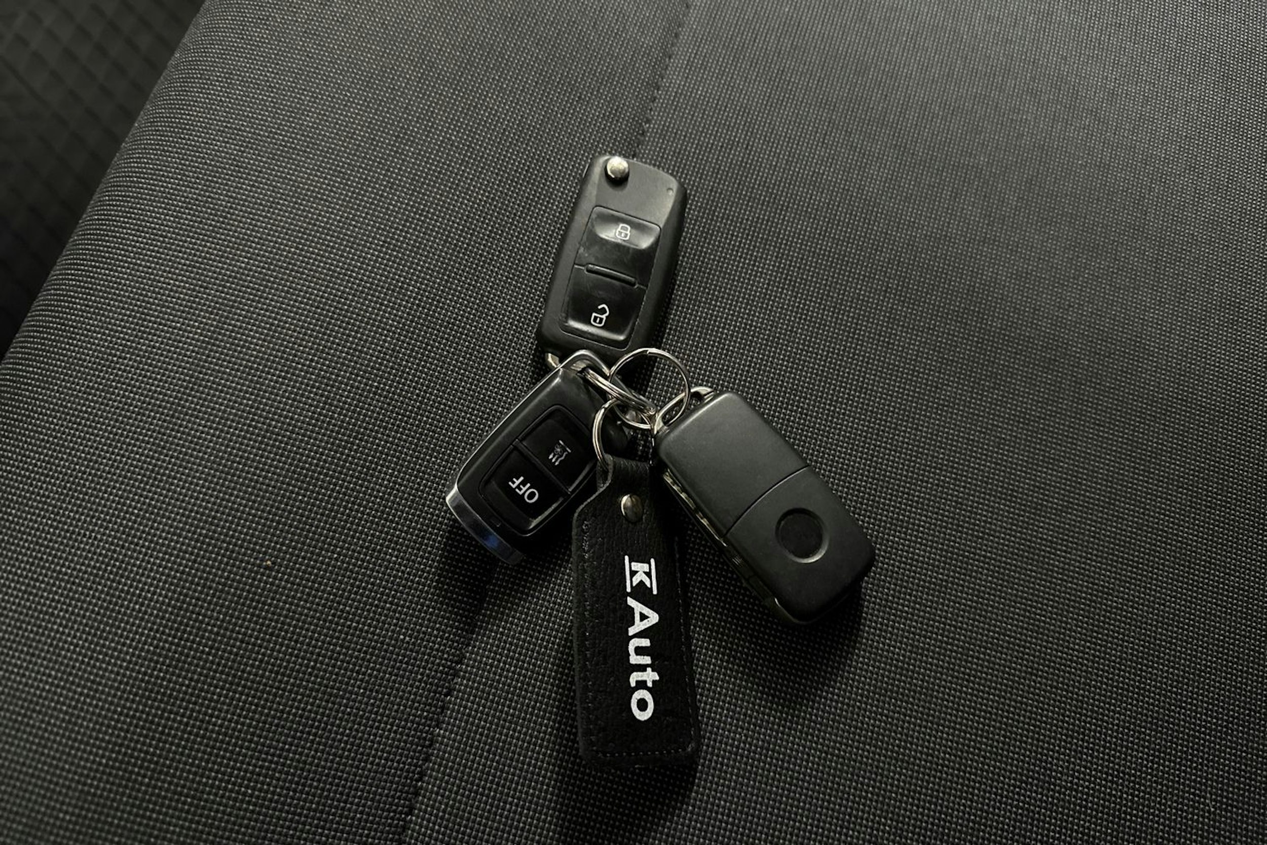 valkoinen Volkswagen Transporter 2019 kuva 23.