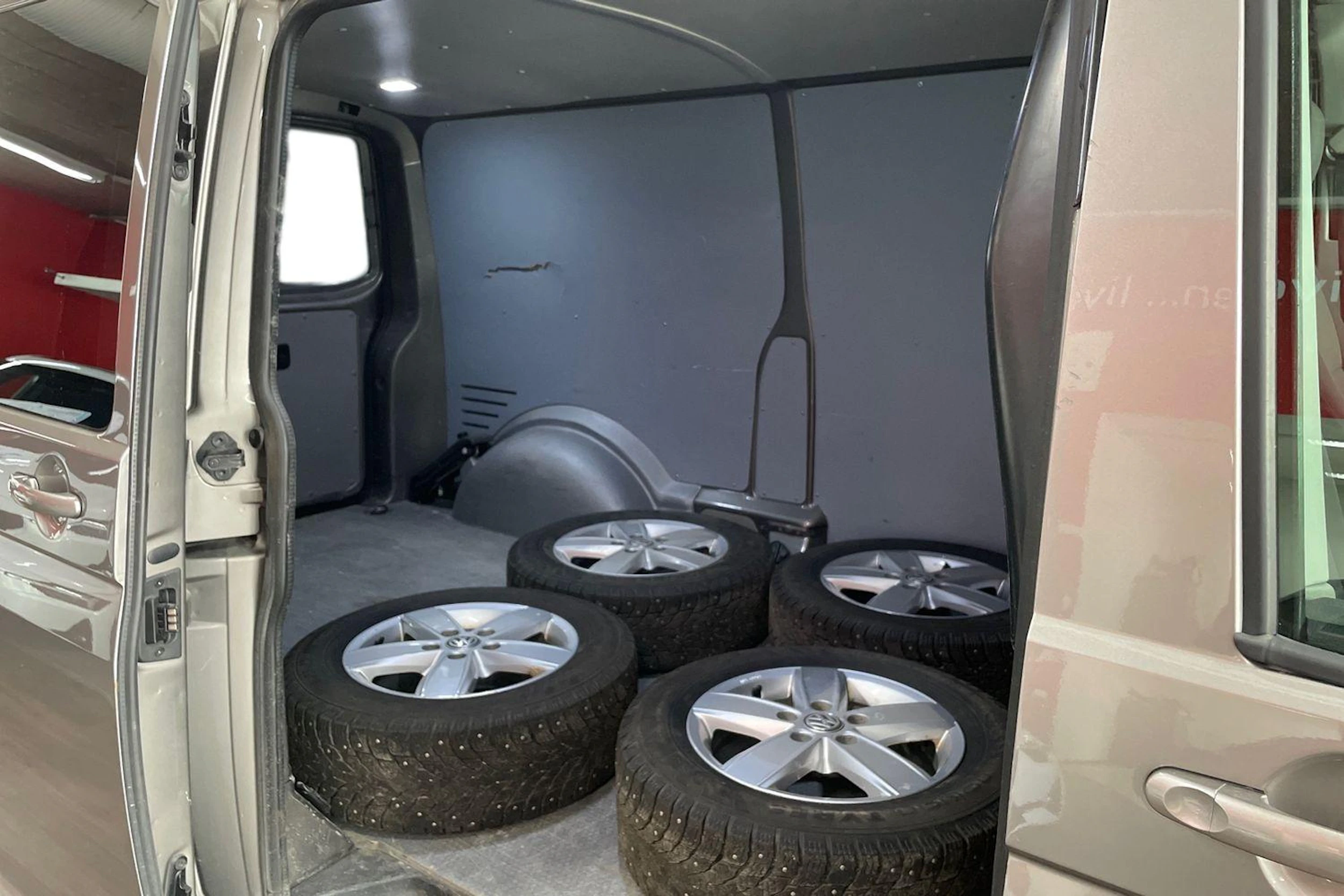 Ruskea (beige) Volkswagen TRANSPORTER 2019 kuva 8.