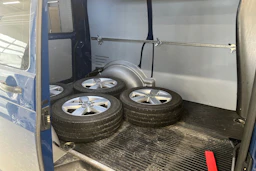 sininen Volkswagen Transporter 2019 kuva 4.