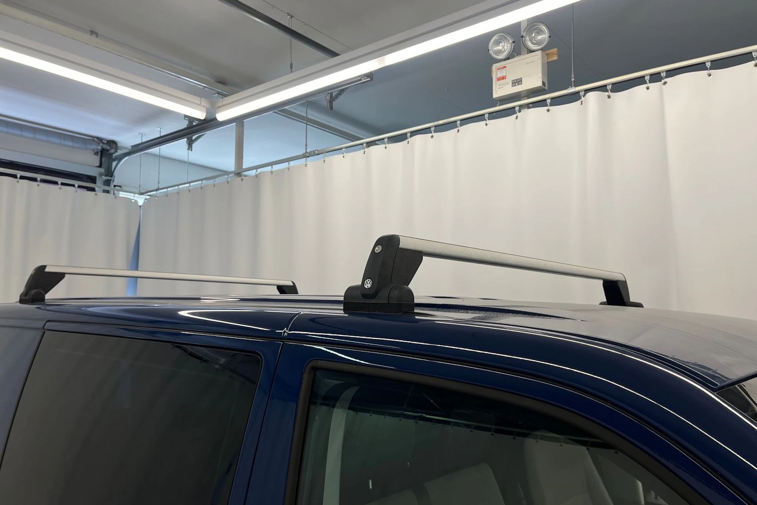 sininen Volkswagen Transporter 2019 kuva 19.