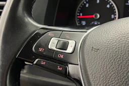 sininen Volkswagen Transporter 2019 kuva 24.