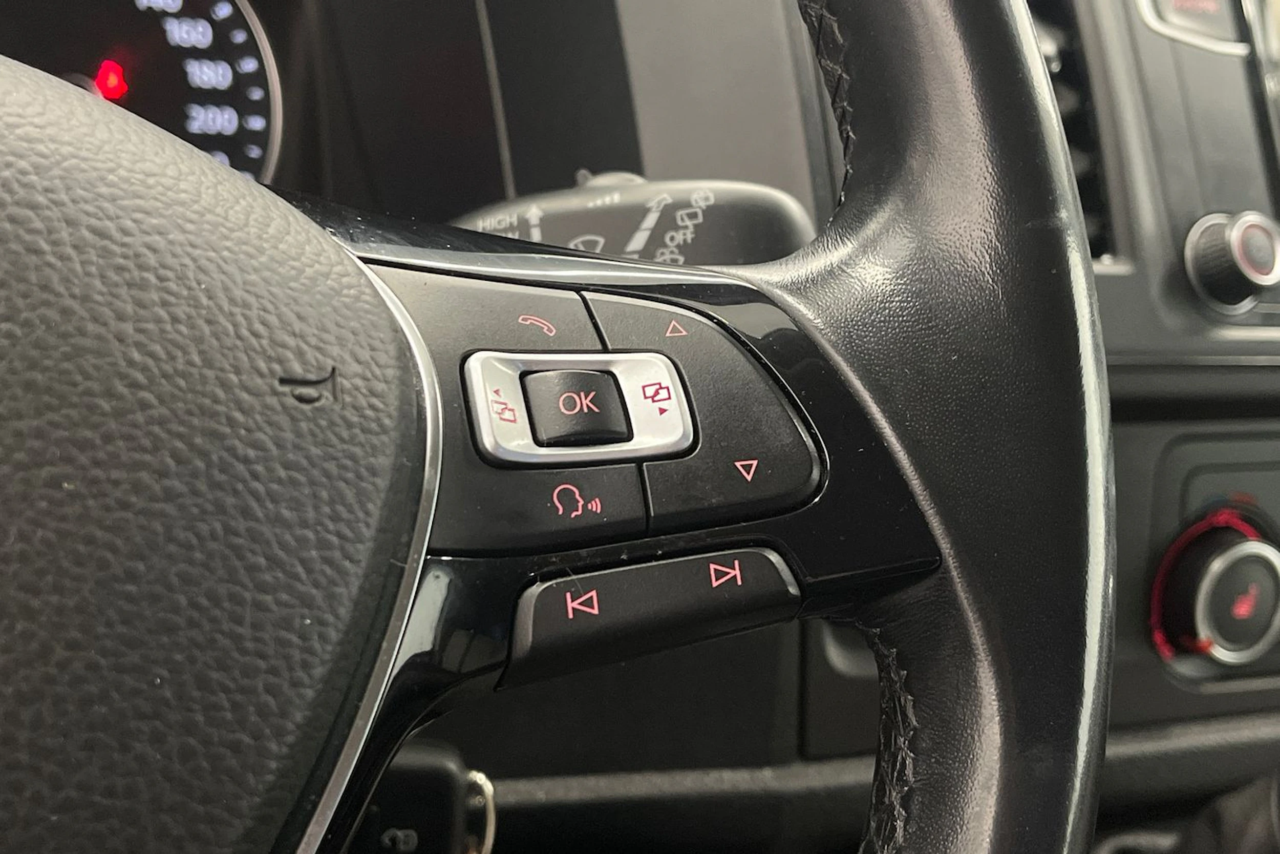 sininen Volkswagen Transporter 2019 kuva 25.